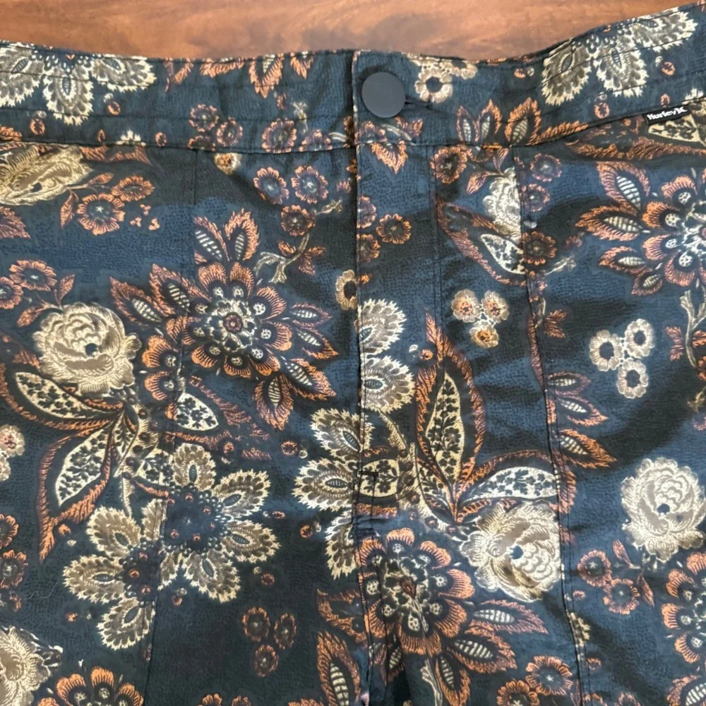 Hurley Men's Floral Hybrid Walkshorts Size 32‎ Black Baroque Surf Retro Style